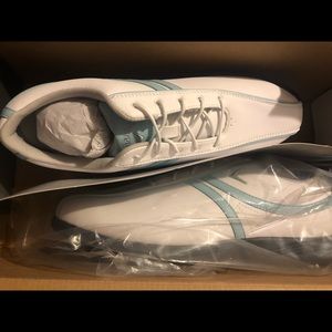 Womens golf shoes